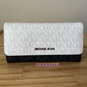 Michael Kors Wallet🎈🎈